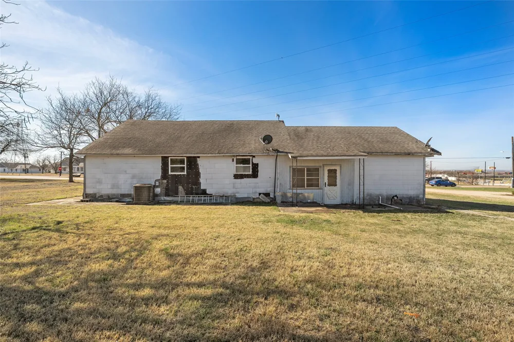 310 S 3rd Street Abbott, TX 76621