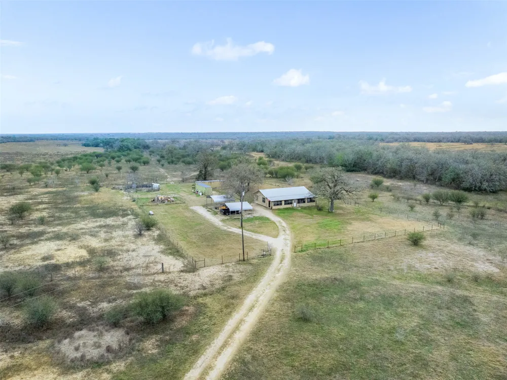 4025 County Road 284 Harwood, TX 78632