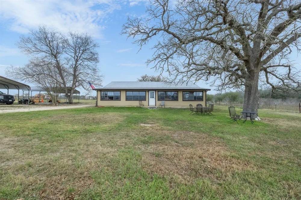 4025 County Road 284 Harwood, TX 78632