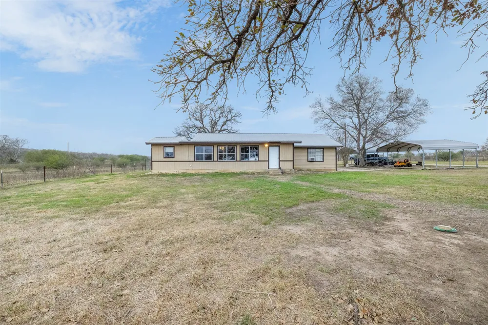 4025 County Road 284 Harwood, TX 78632