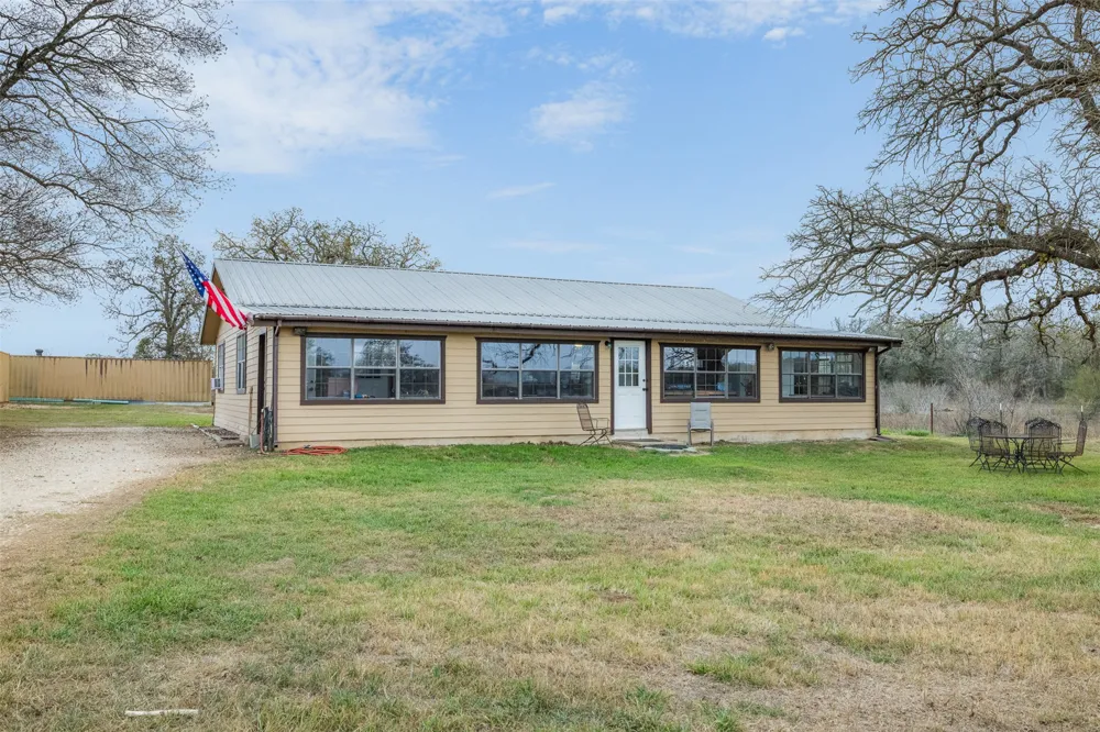 4025 County Road 284 Harwood, TX 78632
