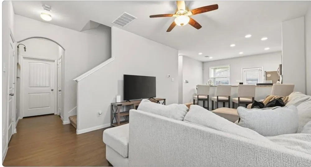 17543 Desmond Street