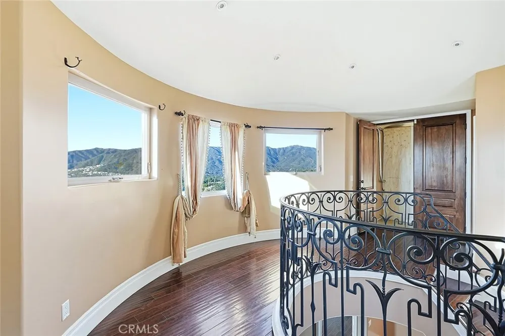 4430 Rosebank La Canada Flintridge, CA 91011