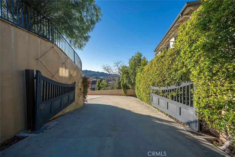 4430 Rosebank La Canada Flintridge, CA 91011
