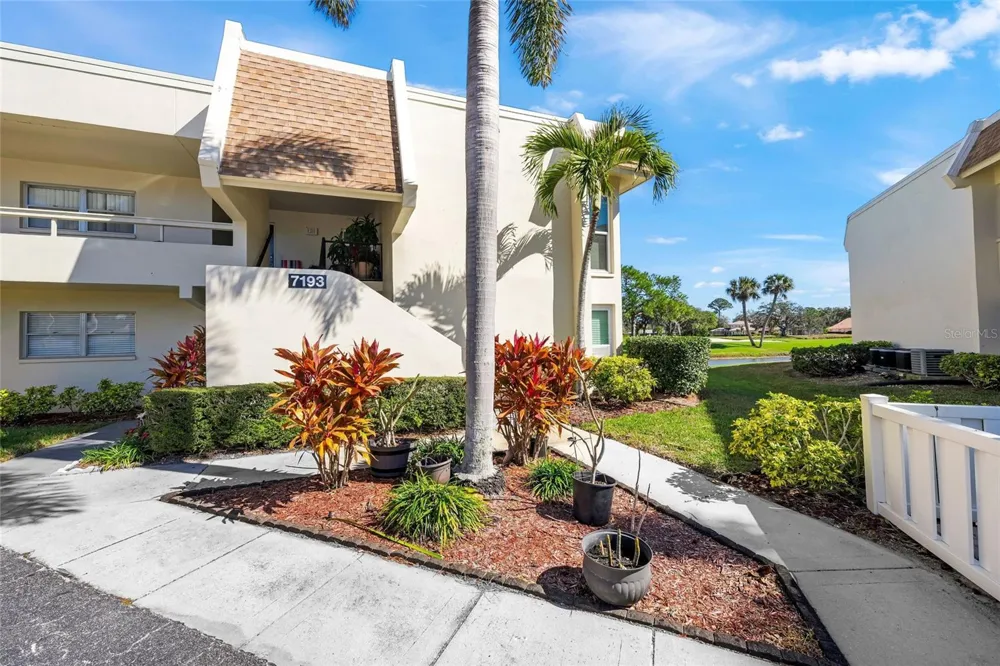 7193 W COUNTRY CLUB DRIVE #237 Sarasota, FL 34243