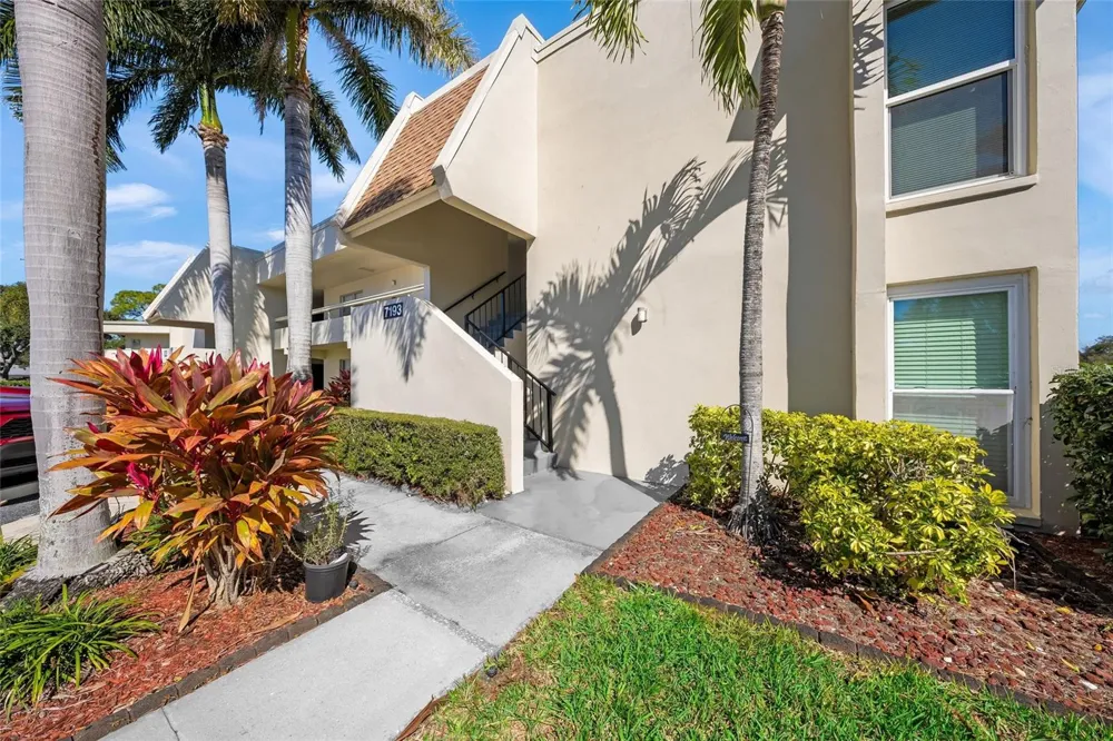 7193 W COUNTRY CLUB DRIVE #237 Sarasota, FL 34243
