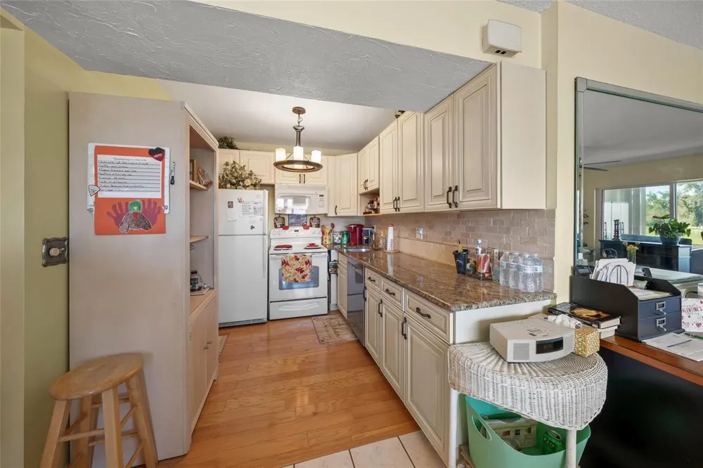 7193 W COUNTRY CLUB DRIVE #237 Sarasota, FL 34243