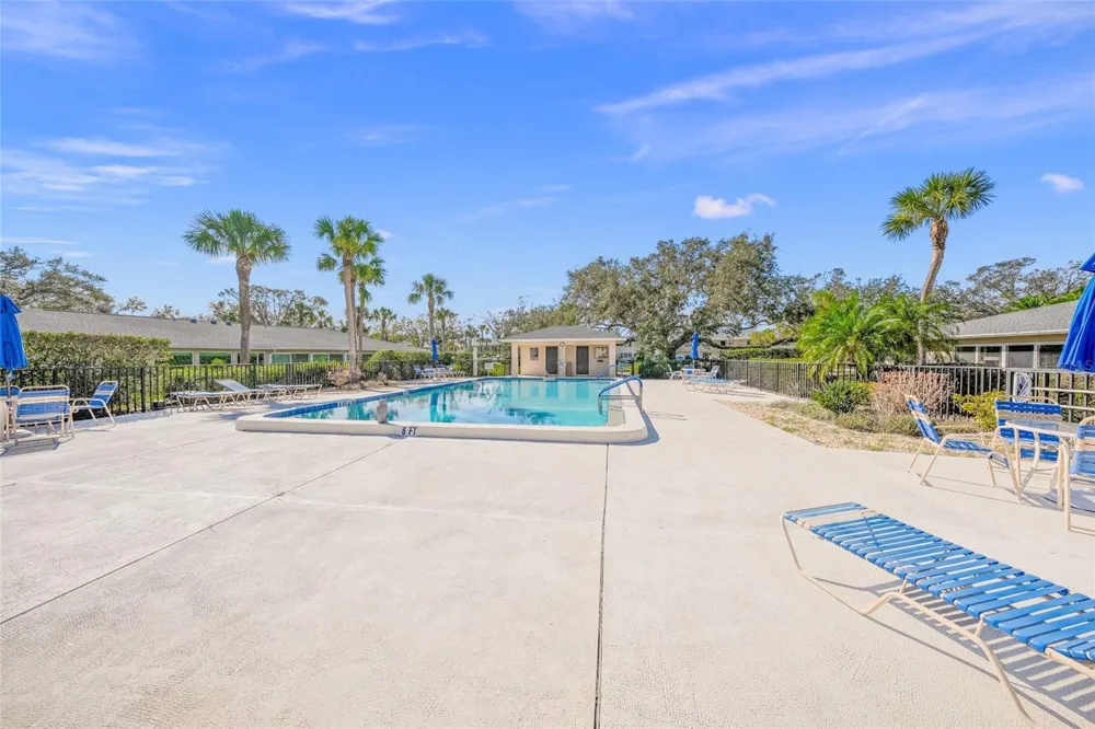 7193 W COUNTRY CLUB DRIVE #237 Sarasota, FL 34243