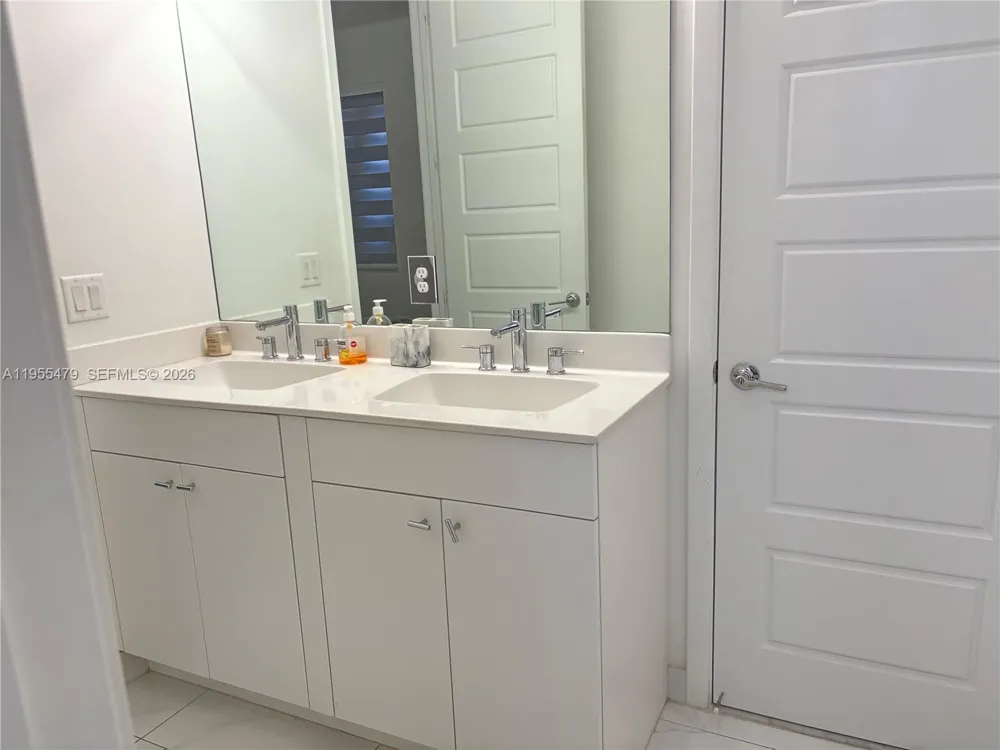 15062 SW 177th Ter Miami, FL 33187