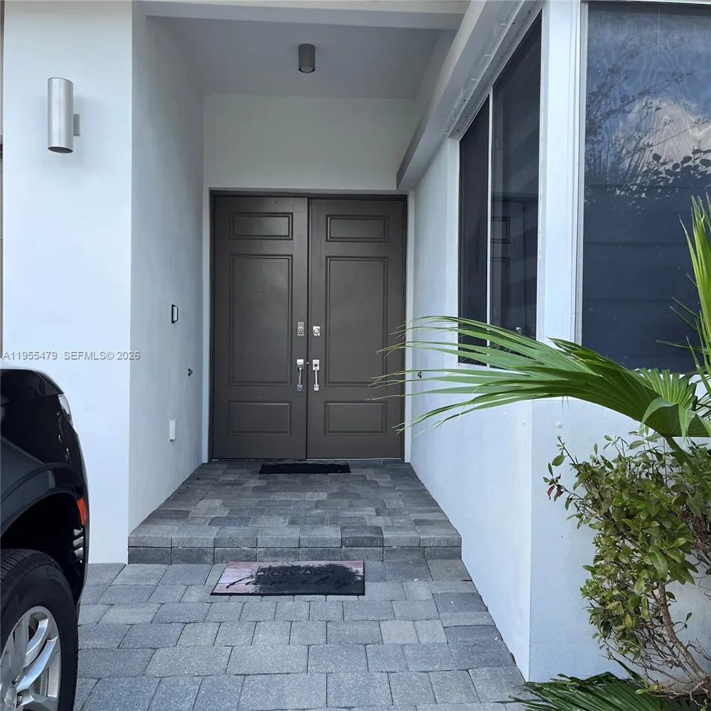 15062 SW 177th Ter Miami, FL 33187