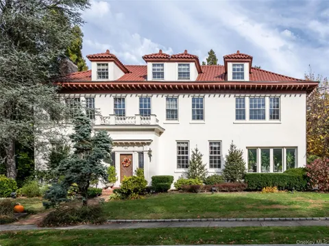 64 Plandome Court