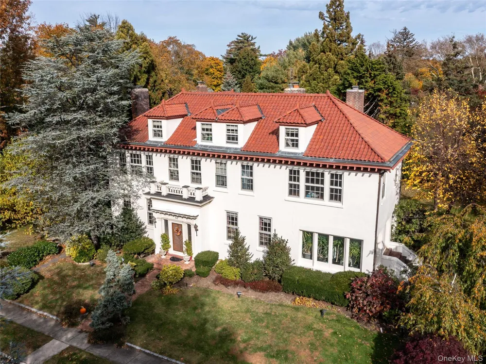 64 Plandome Court Manhasset, NY 11030