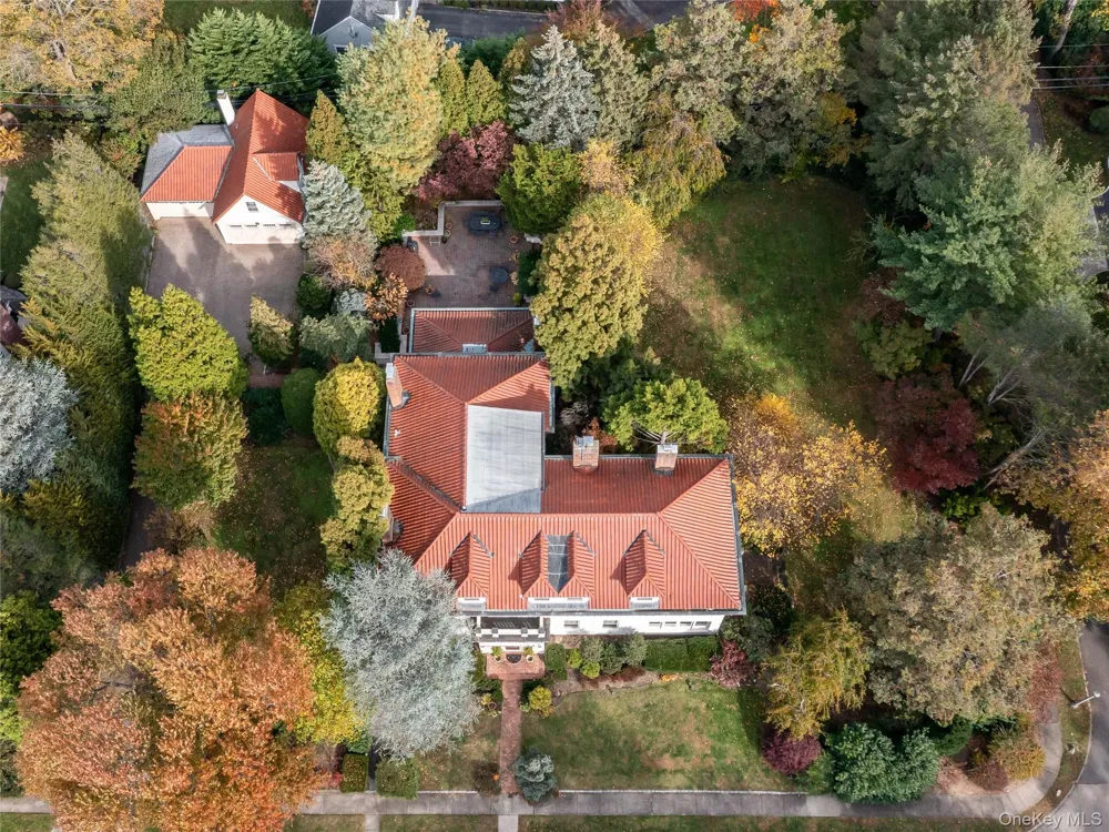 64 Plandome Court Manhasset, NY 11030
