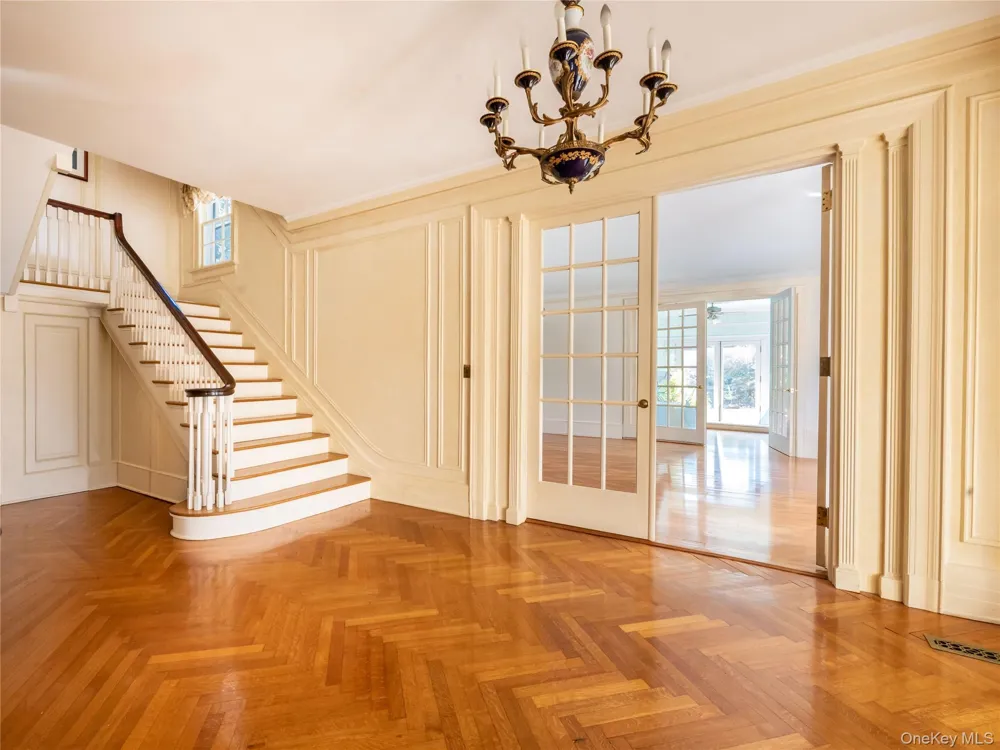 64 Plandome Court Manhasset, NY 11030