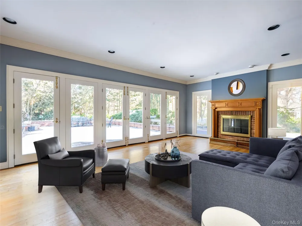 64 Plandome Court Manhasset, NY 11030
