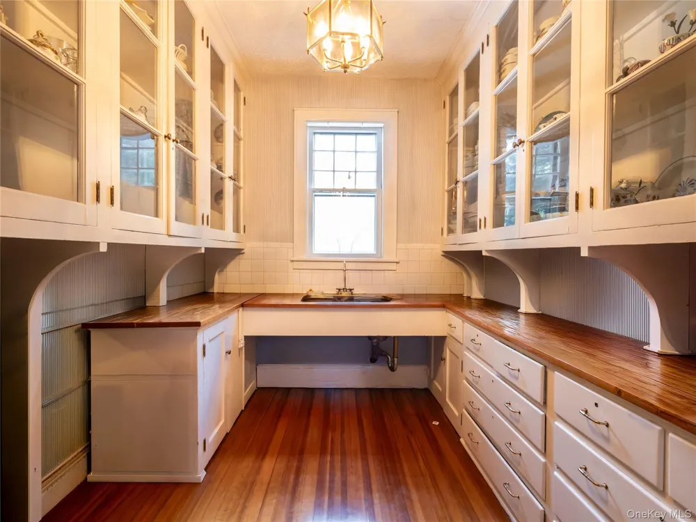 64 Plandome Court Manhasset, NY 11030