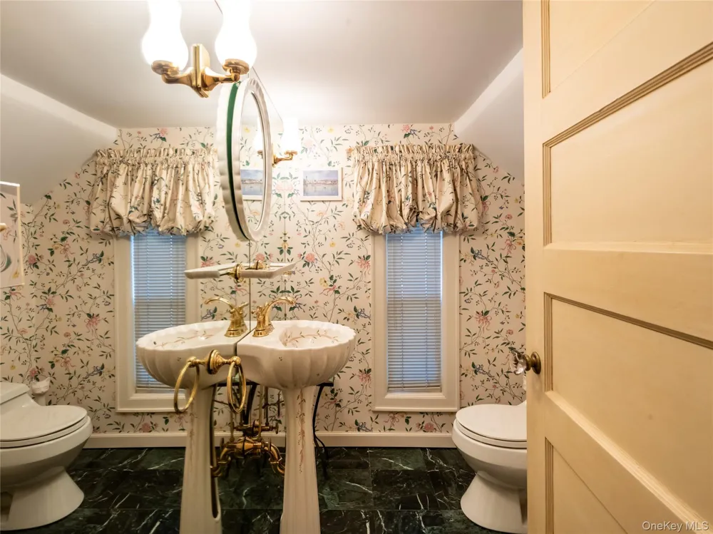 64 Plandome Court Manhasset, NY 11030