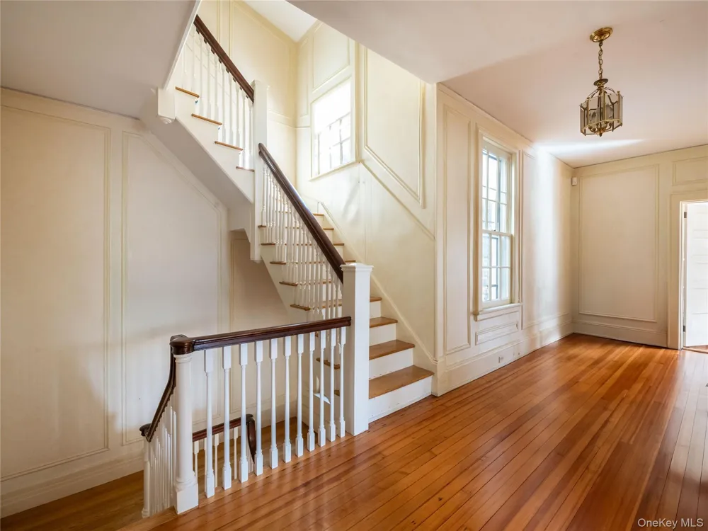 64 Plandome Court Manhasset, NY 11030