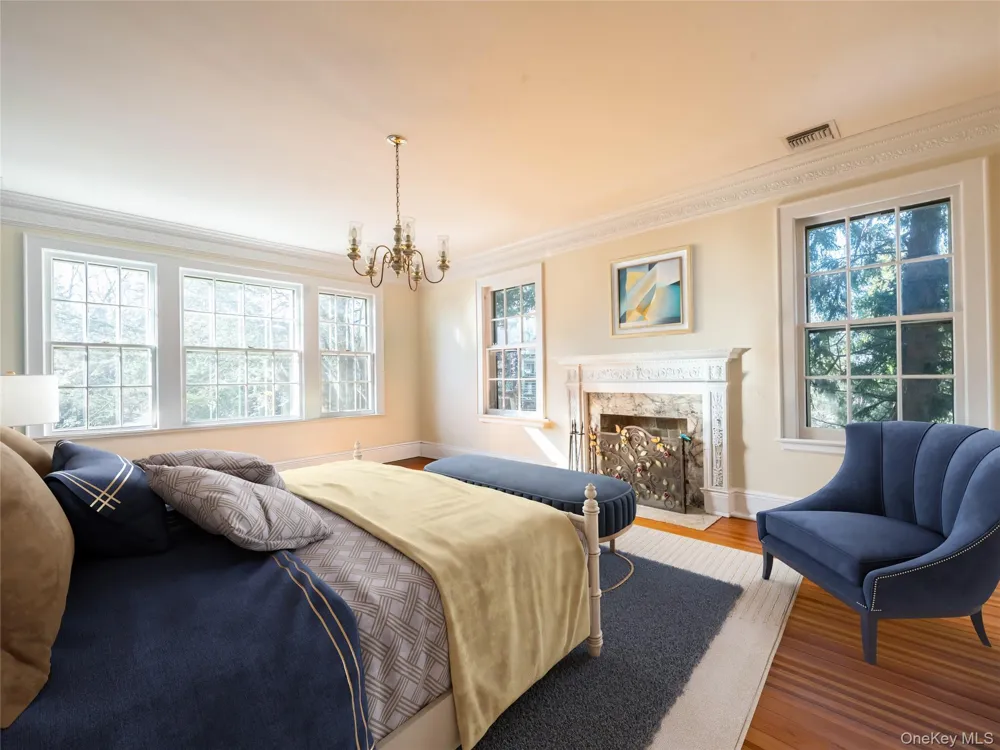 64 Plandome Court Manhasset, NY 11030