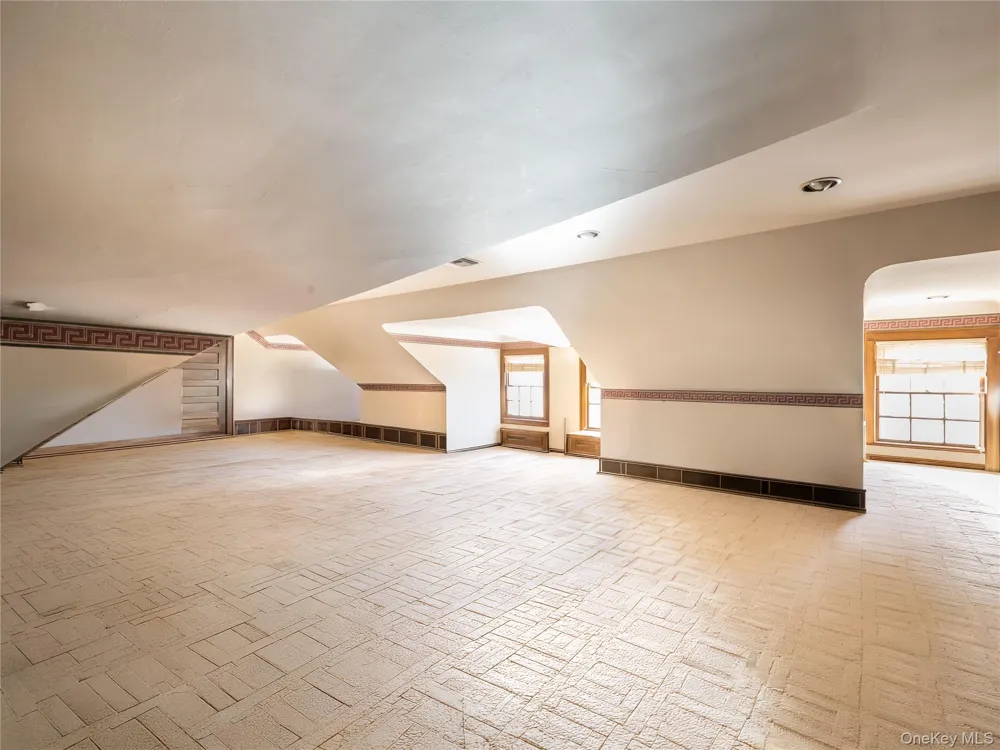64 Plandome Court Manhasset, NY 11030