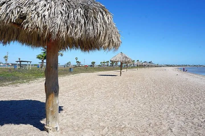 160 Lago Vista Drive Rockport, TX 78382