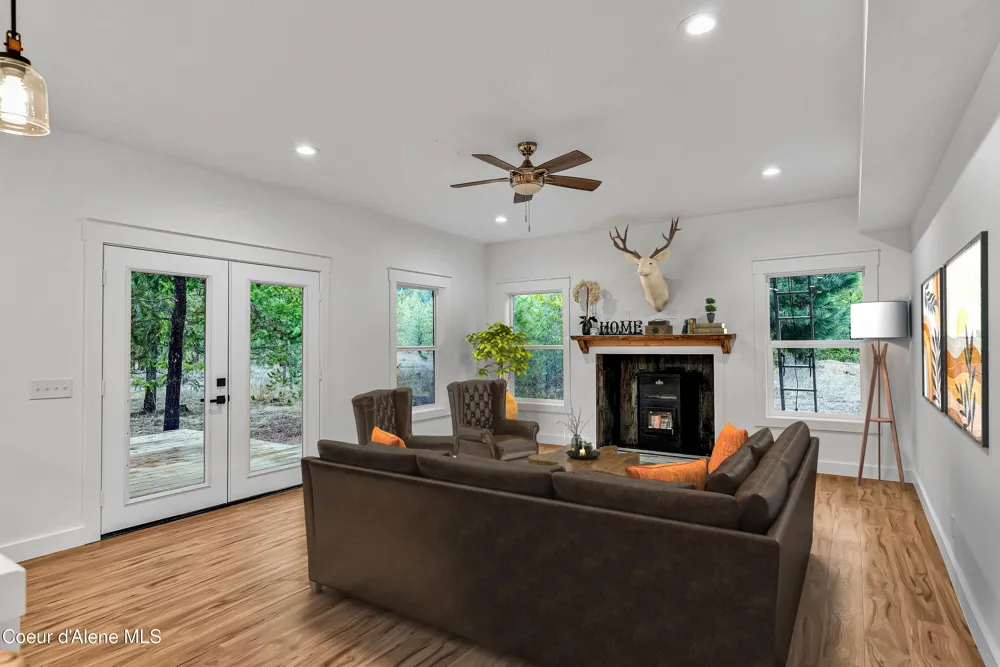 81 Angelina Priest River, ID 83856