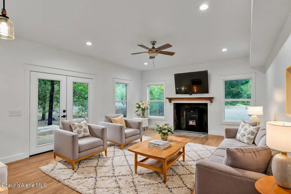 81 Angelina Priest River, ID 83856