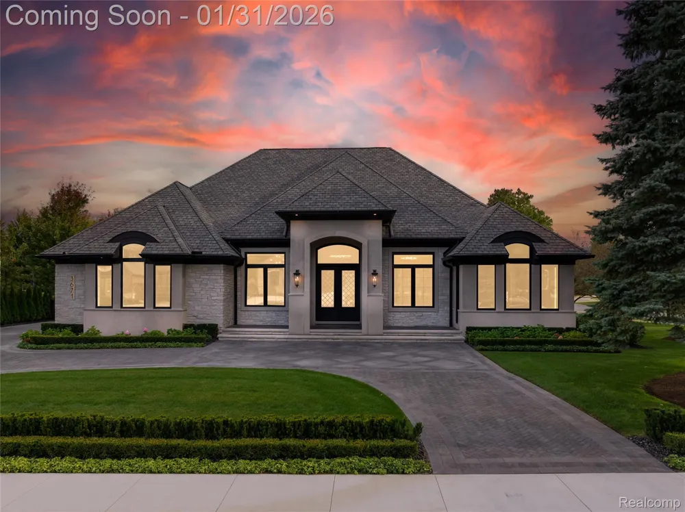 4592 Pinnacle Boulevard