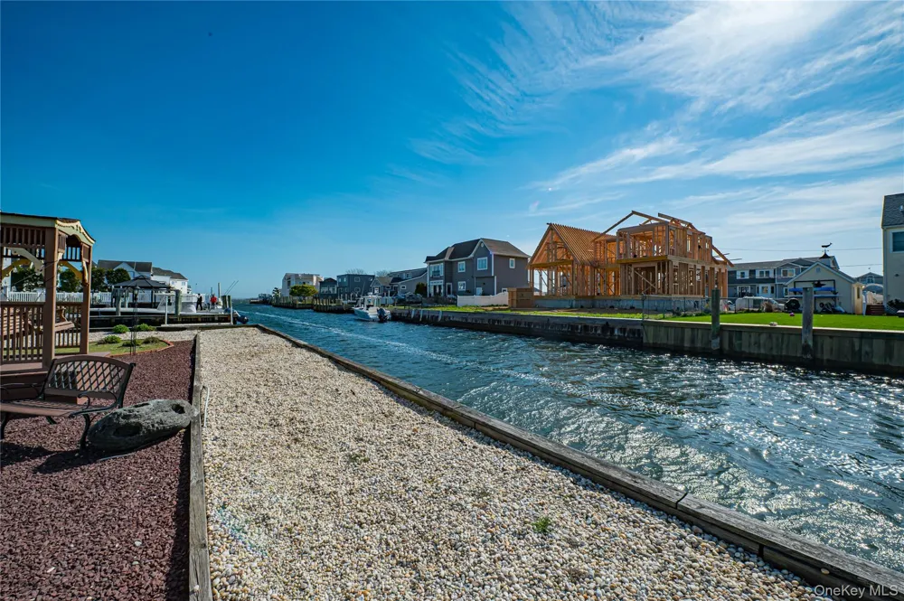 230 Sequams Lane Center West Islip, NY 11795