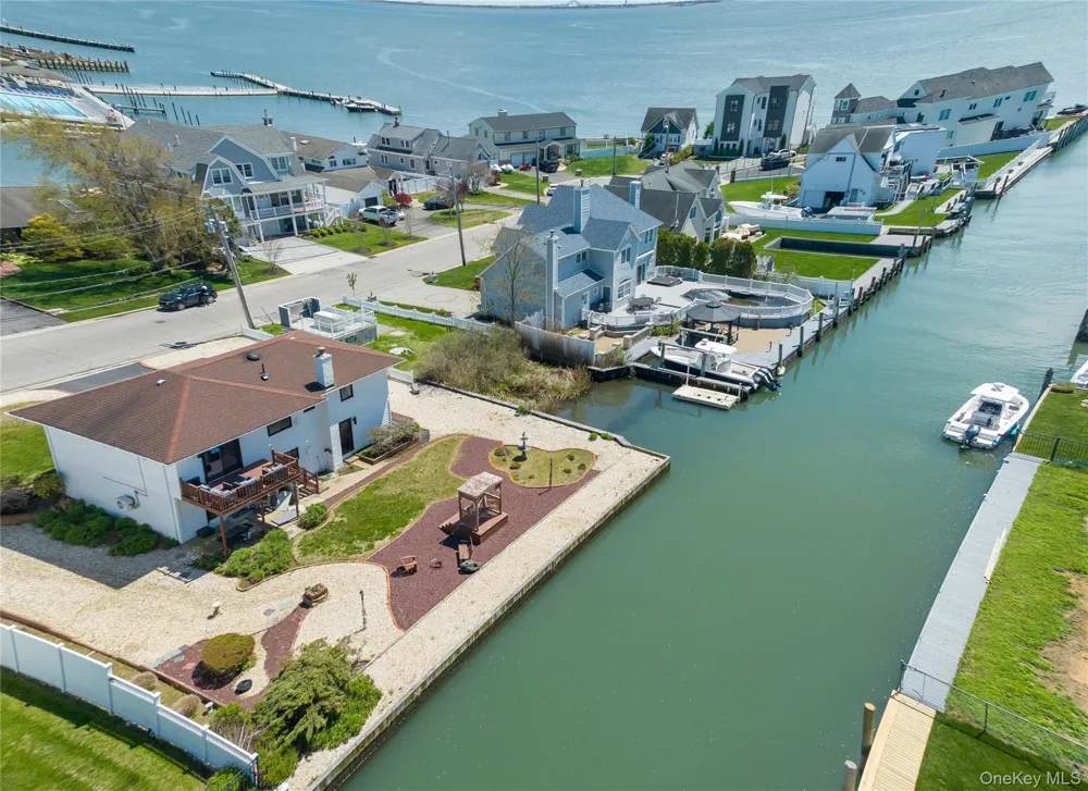 230 Sequams Lane Center West Islip, NY 11795