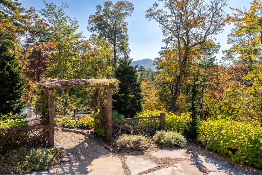 143 Foxglove Trail Glenville, NC 28736