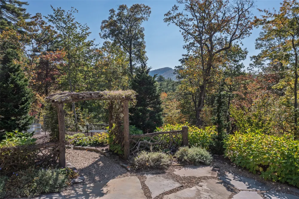 143 Foxglove Trail Glenville, NC 28736