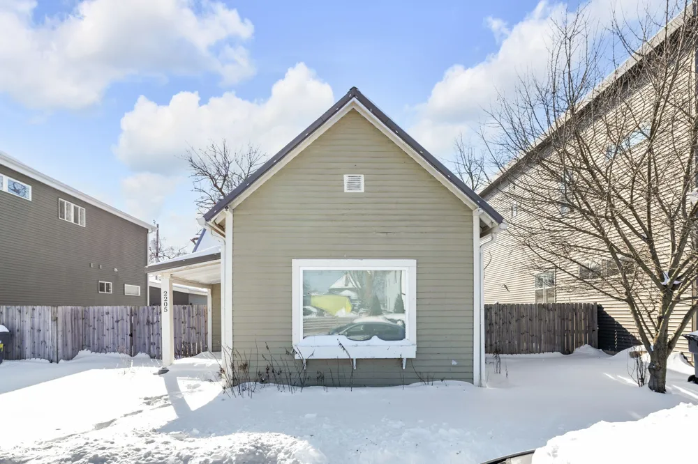 2205 Pleasant Street