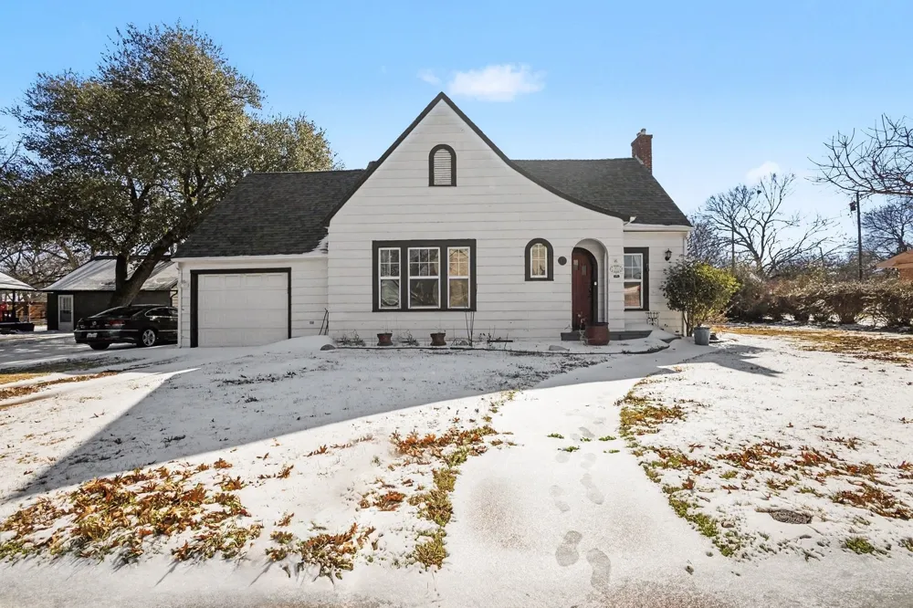 605 W Crockett Street