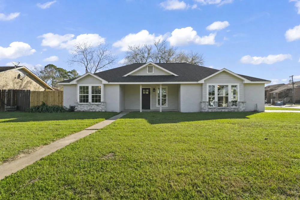 1740 6th Street Hempstead, TX 77445