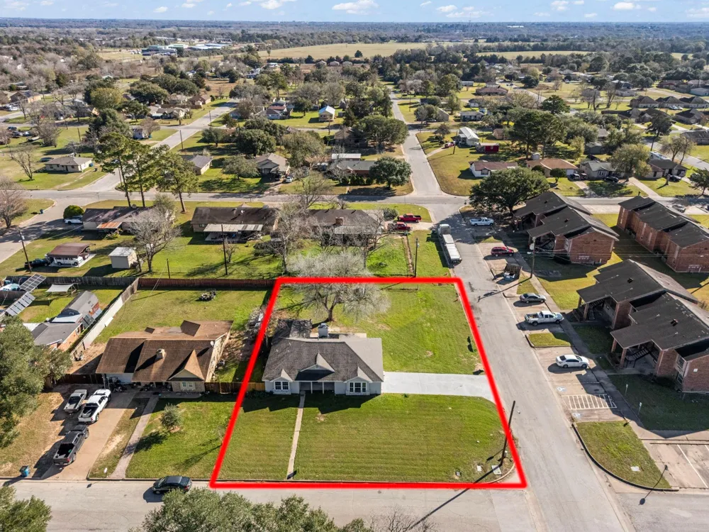 1740 6th Street Hempstead, TX 77445