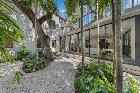 1000 NW 9th Ct