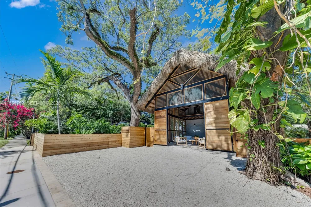 1000 NW 9th Ct Miami, FL 33136