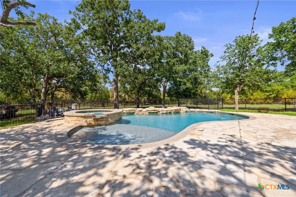 1130 Eastern Oaks Florence, TX 76527