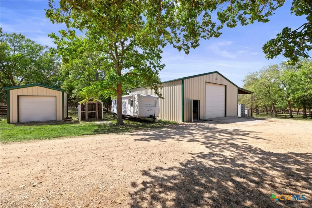 1130 Eastern Oaks Florence, TX 76527