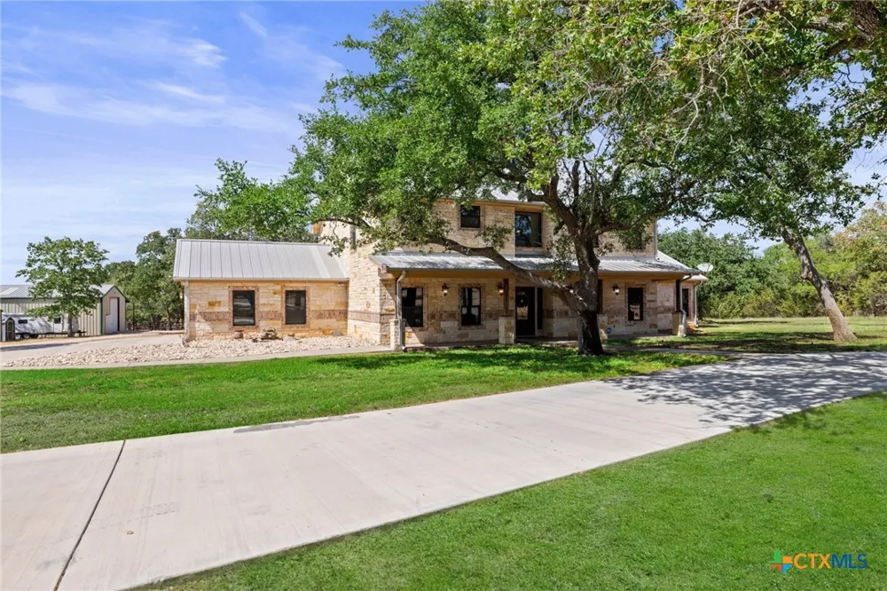 1130 Eastern Oaks Florence, TX 76527
