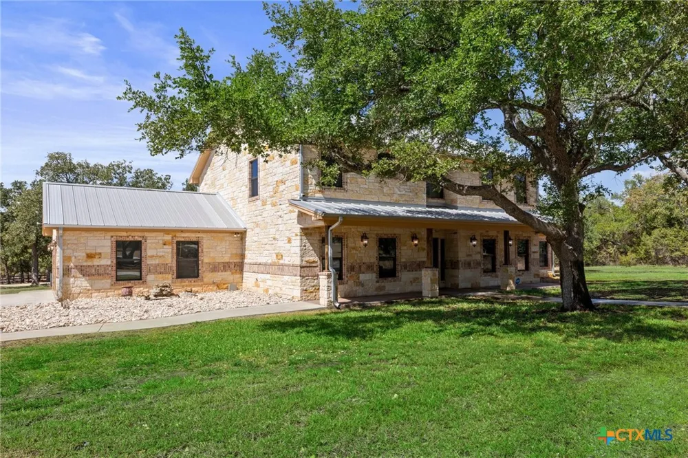 1130 Eastern Oaks Florence, TX 76527