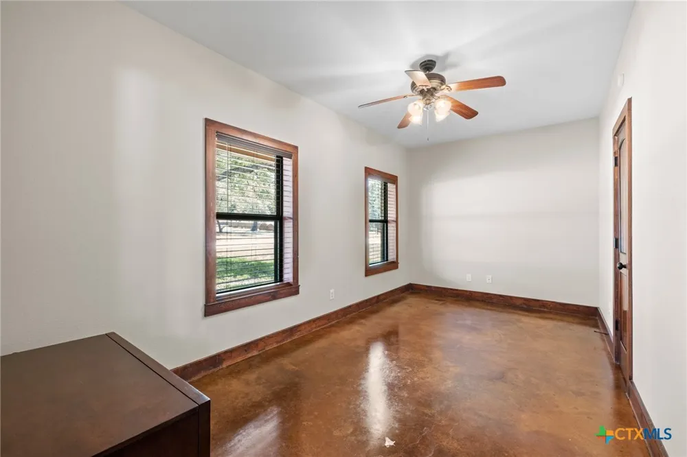 1130 Eastern Oaks Florence, TX 76527