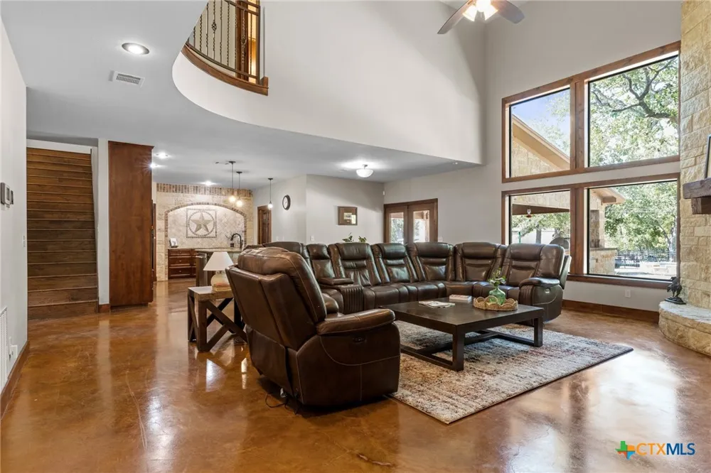 1130 Eastern Oaks Florence, TX 76527