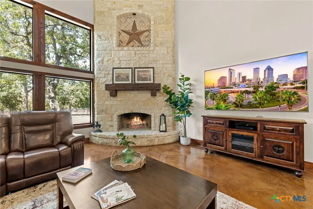 1130 Eastern Oaks Florence, TX 76527