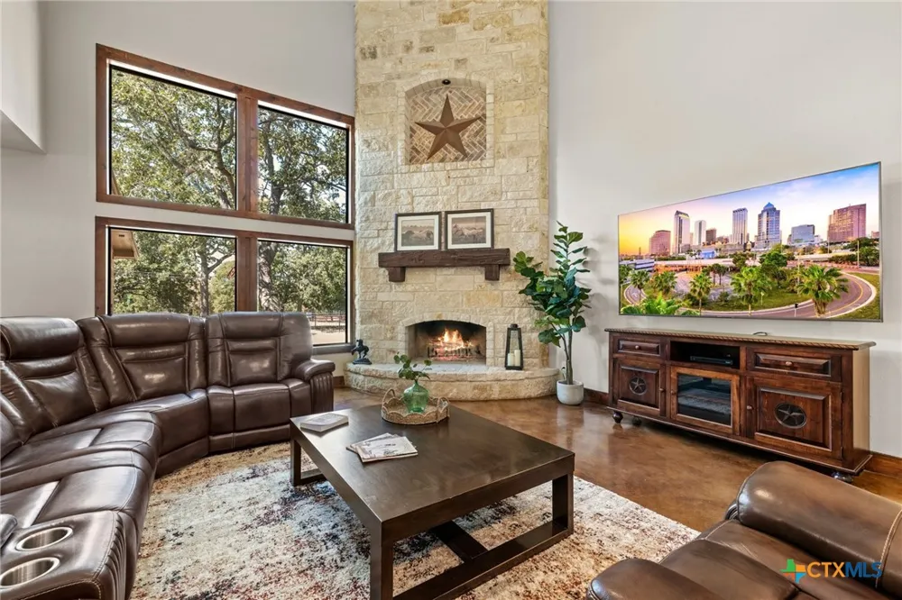 1130 Eastern Oaks Florence, TX 76527