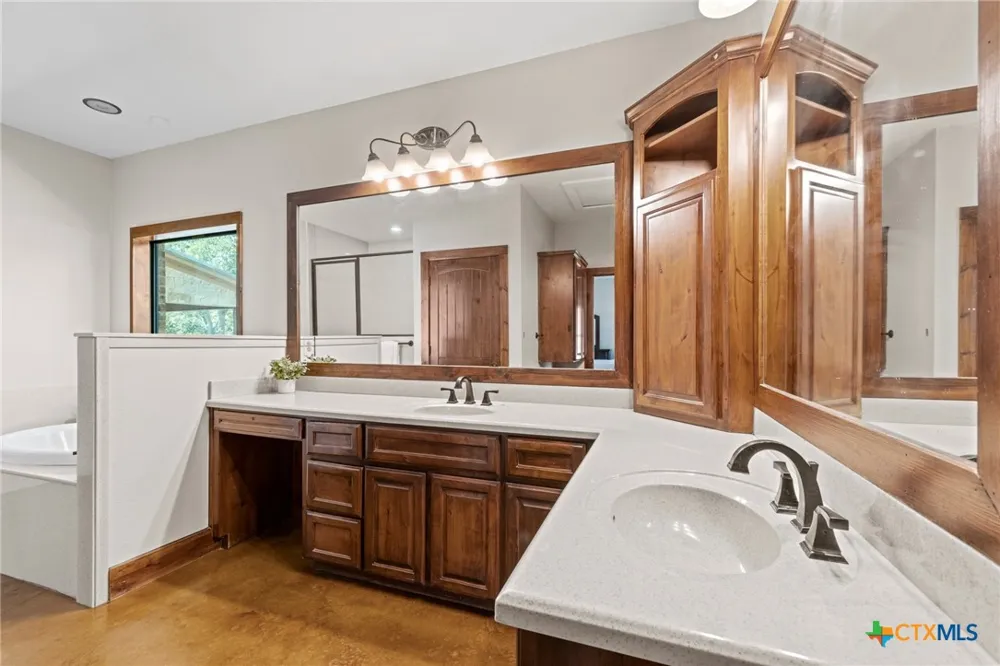 1130 Eastern Oaks Florence, TX 76527