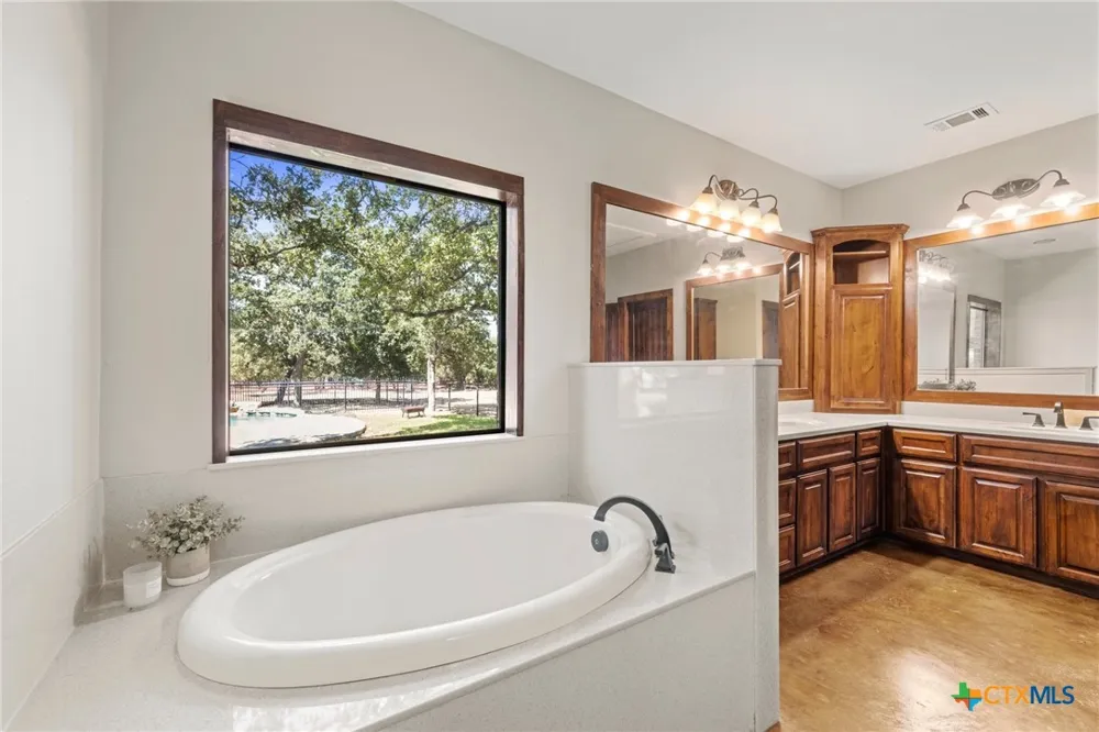 1130 Eastern Oaks Florence, TX 76527