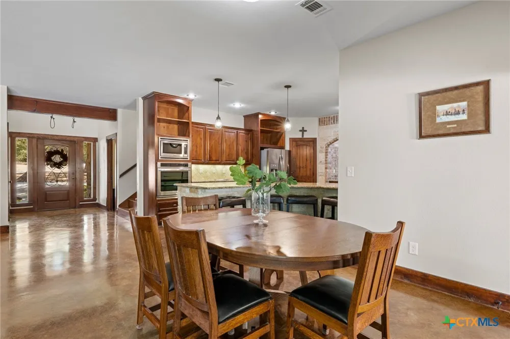 1130 Eastern Oaks Florence, TX 76527