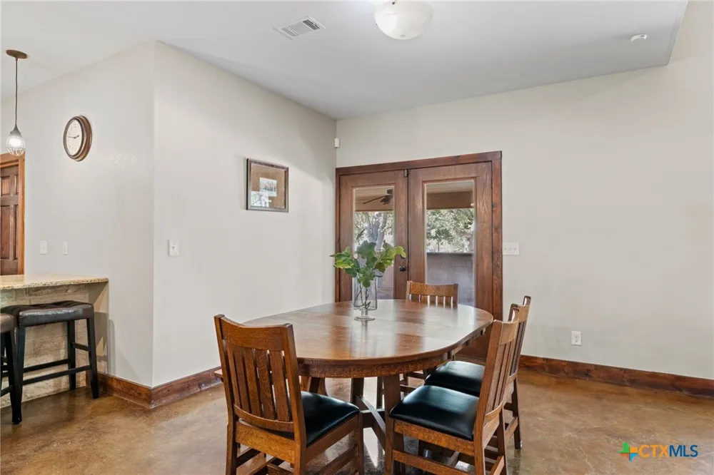 1130 Eastern Oaks Florence, TX 76527